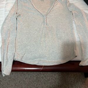 American Eagle Outfitters Light Gray Long Sleeve Tee